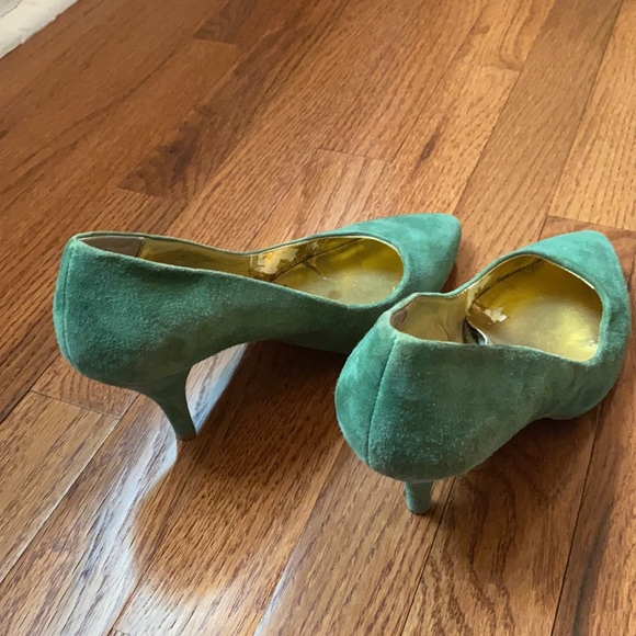 Green suede pumps - Picture 3 of 6